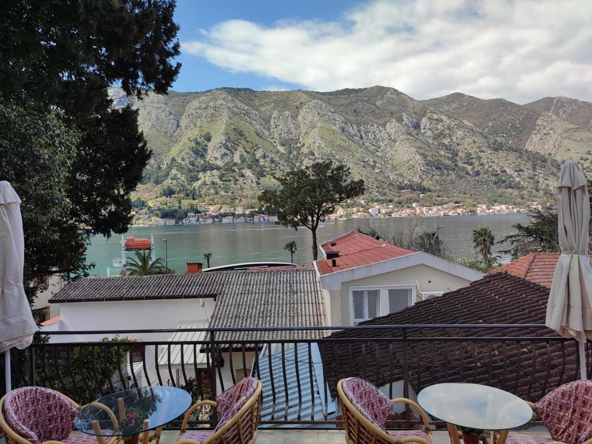 Bay Mola Aparts Kotor Exterior foto
