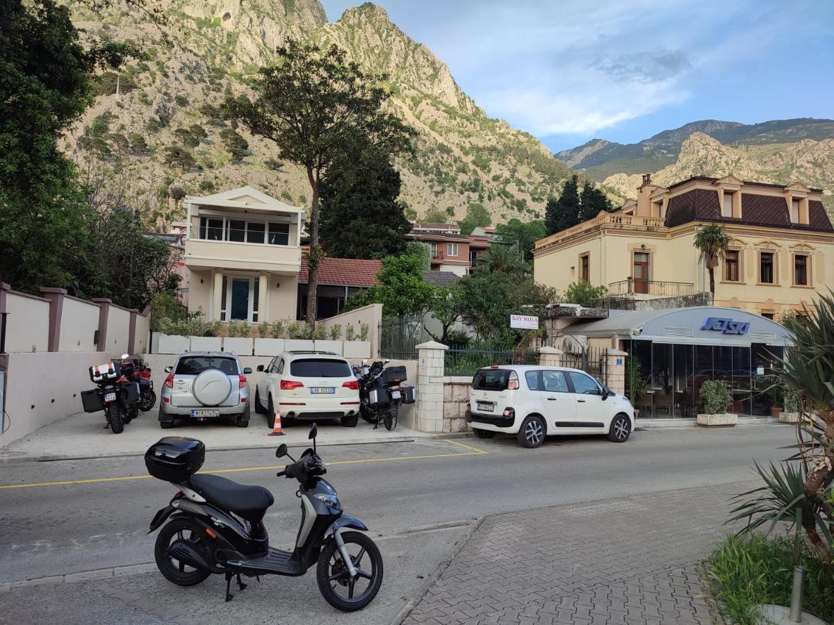 Bay Mola Aparts Kotor Exterior foto